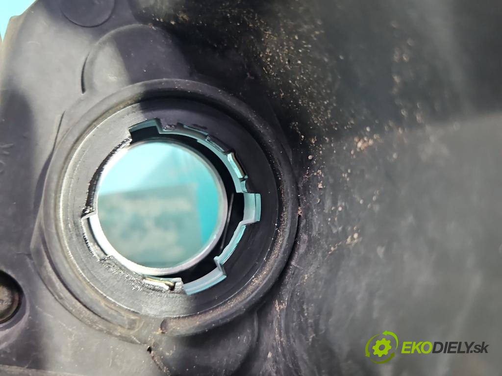 Kia Sportage III 2010-2015 1.7 crdi 116 HP manual 85 kW 1685 cm3 5- Reflektor: pravý  (Pravé)