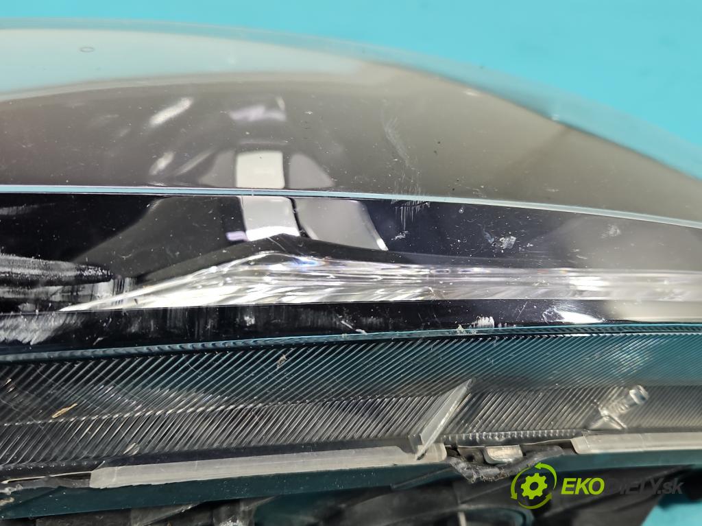 Kia Sportage III 2010-2015 1.7 crdi 116 HP manual 85 kW 1685 cm3 5- Reflektor: pravý  (Pravé)