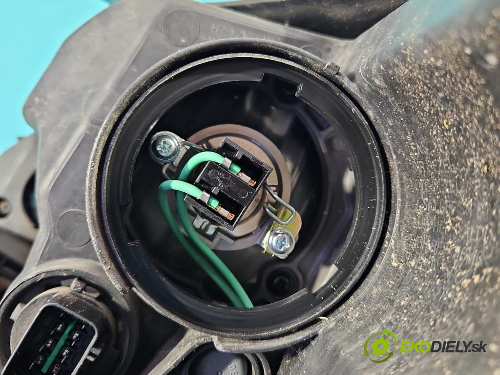 Kia Sportage III 2010-2015 1.7 crdi 116 HP manual 85 kW 1685 cm3 5- Reflektor: pravý  (Pravé)