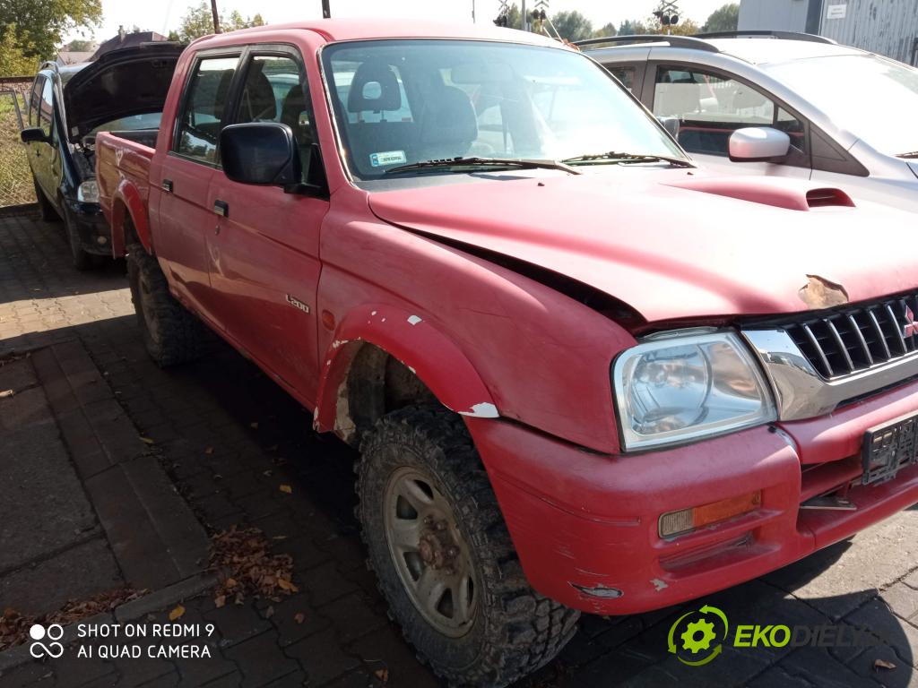 Mitsubishi L200 1996-2007 2.5d 75 HP manual 55 kW 2477 cm3 5- Pohovka: zadné  (Sedačky, sedadlá)