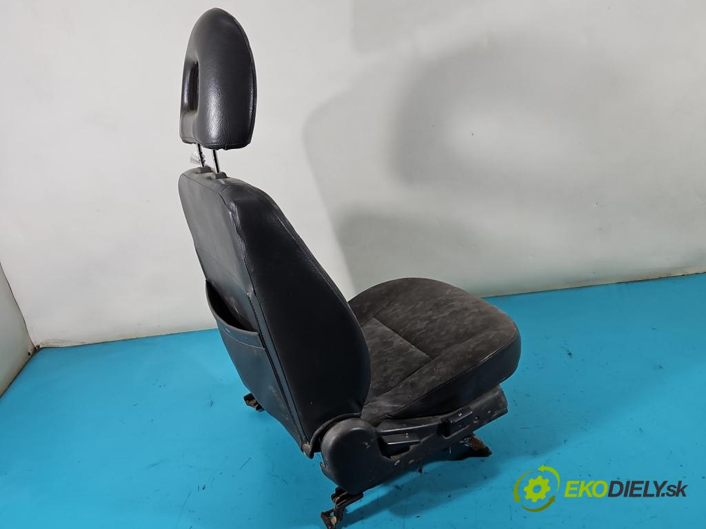 Mitsubishi L200 1996-2007 2.5d 75 HP manual 55 kW 2477 cm3 5- Sedačka pravý  (Sedačky, sedadlá)