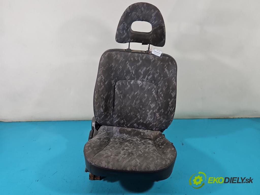 Mitsubishi L200 1996-2007 2.5d 75 HP manual 55 kW 2477 cm3 5- Sedačka pravý  (Sedačky, sedadlá)