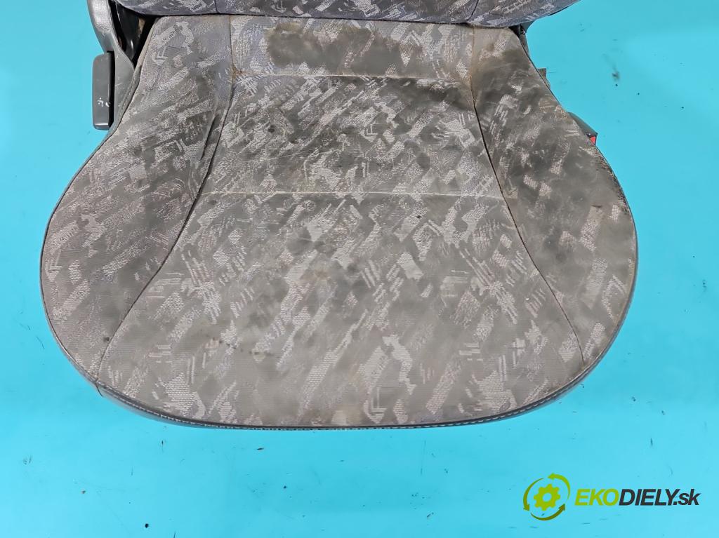 Mitsubishi L200 1996-2007 2.5d 75 HP manual 55 kW 2477 cm3 5- Sedačka pravý  (Sedačky, sedadlá)