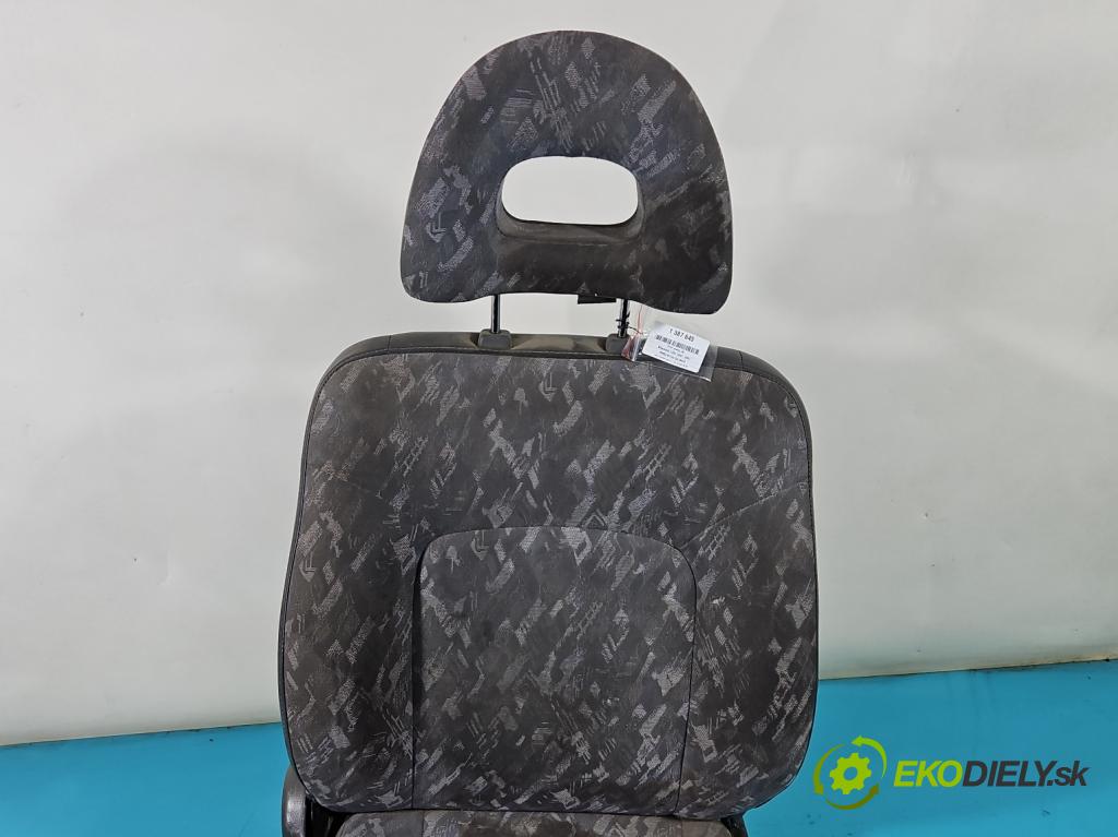 Mitsubishi L200 1996-2007 2.5d 75 HP manual 55 kW 2477 cm3 5- Sedačka pravý  (Sedačky, sedadlá)