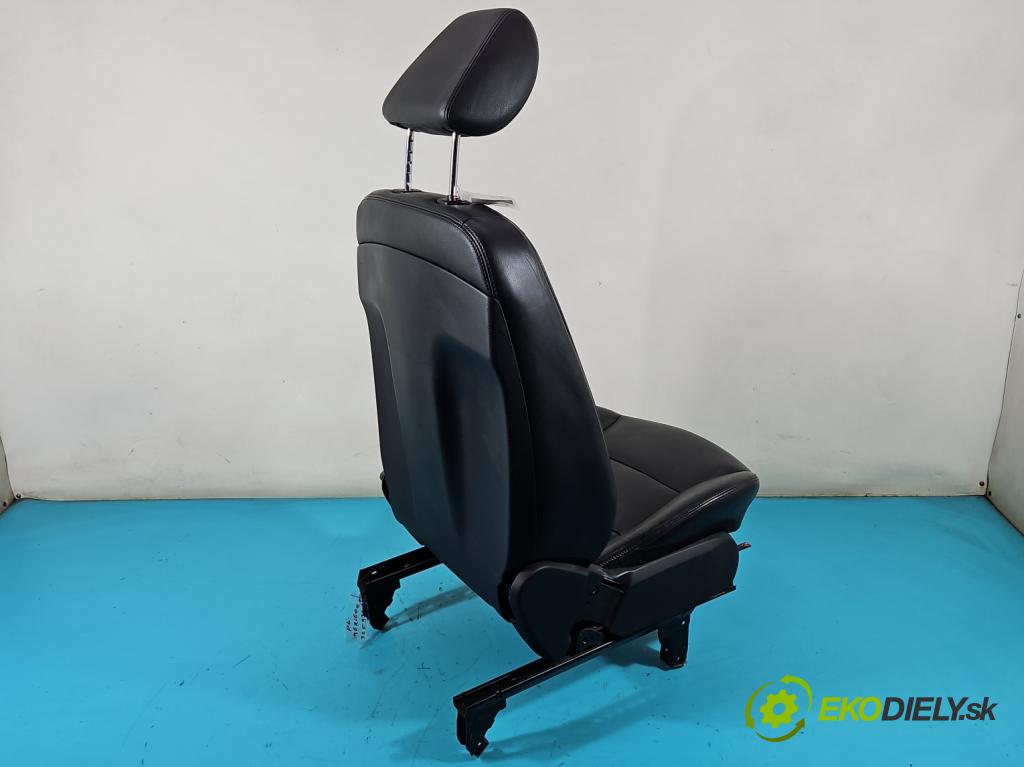Mercedes A W169 2004-2012 2.0 cdi 140 HP automatic 103 kW 1992 cm3 5- Sedačka pravý  (Sedačky, sedadlá)