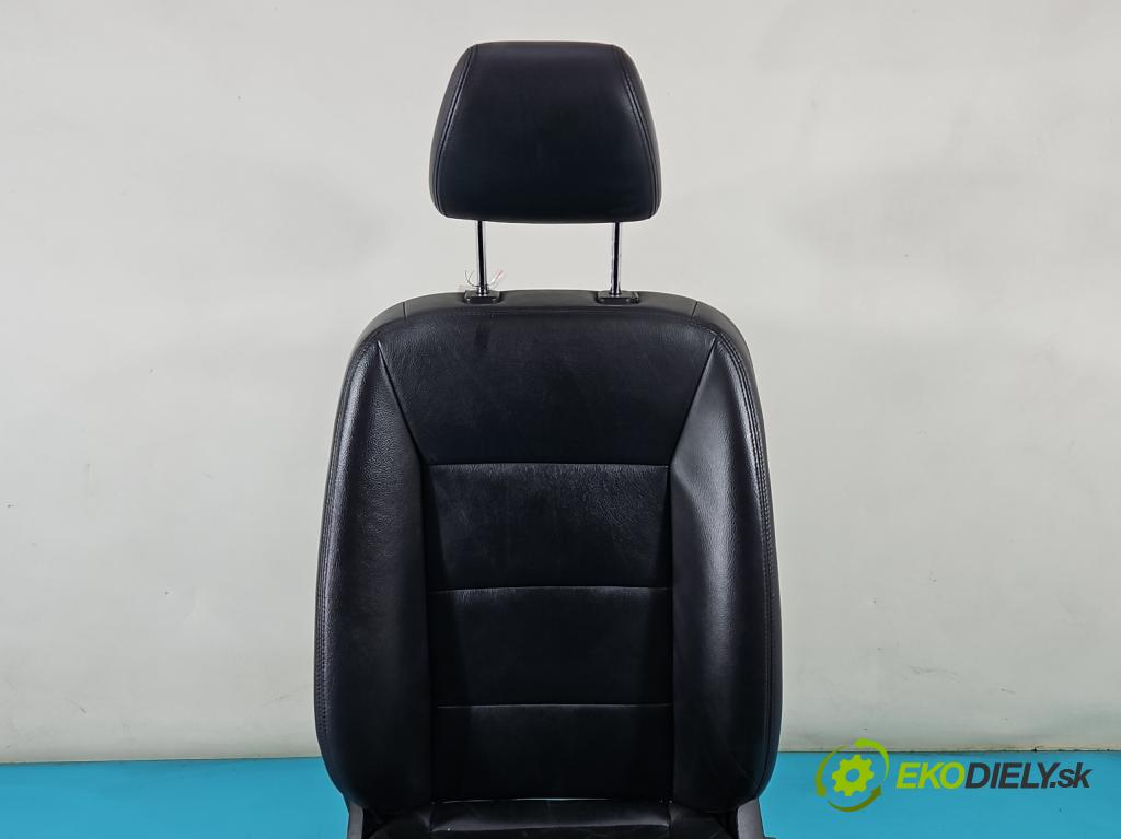 Mercedes A W169 2004-2012 2.0 cdi 140 HP automatic 103 kW 1992 cm3 5- Sedačka pravý  (Sedačky, sedadlá)