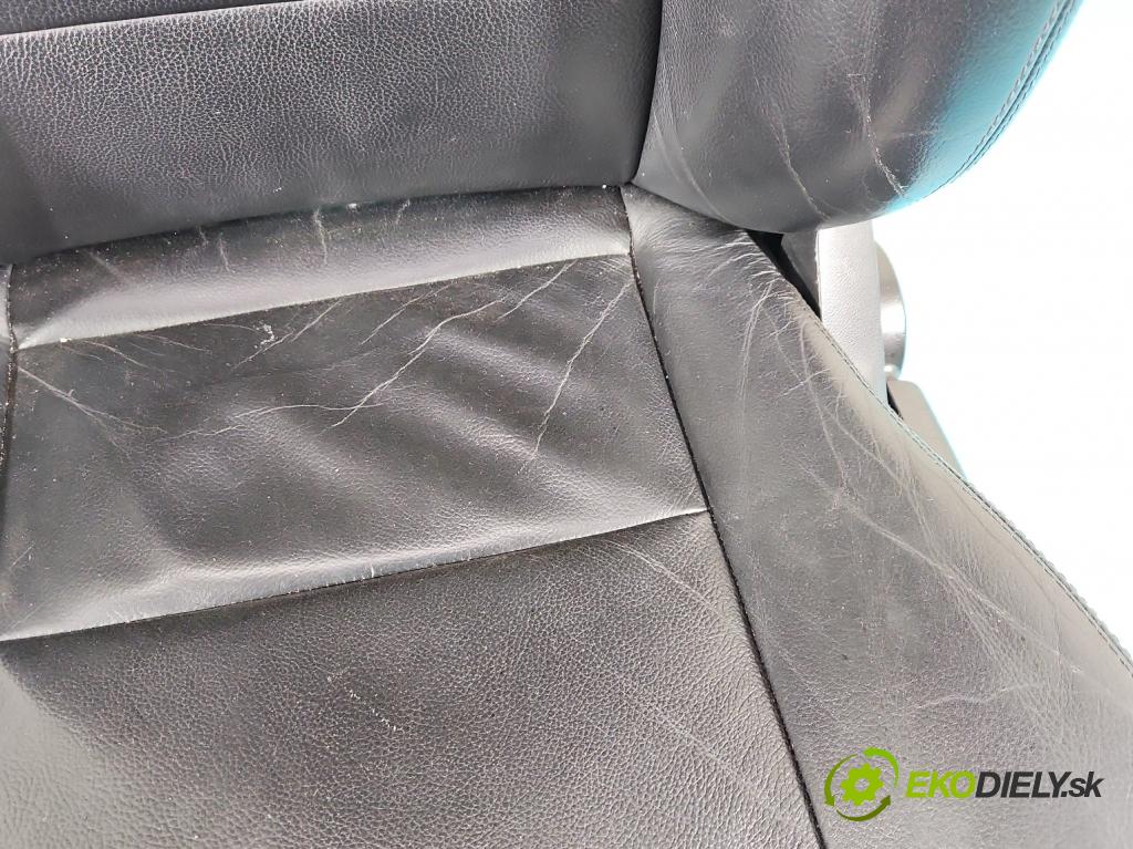 Mercedes A W169 2004-2012 2.0 cdi 140 HP automatic 103 kW 1992 cm3 5- Sedačka pravý  (Sedačky, sedadlá)