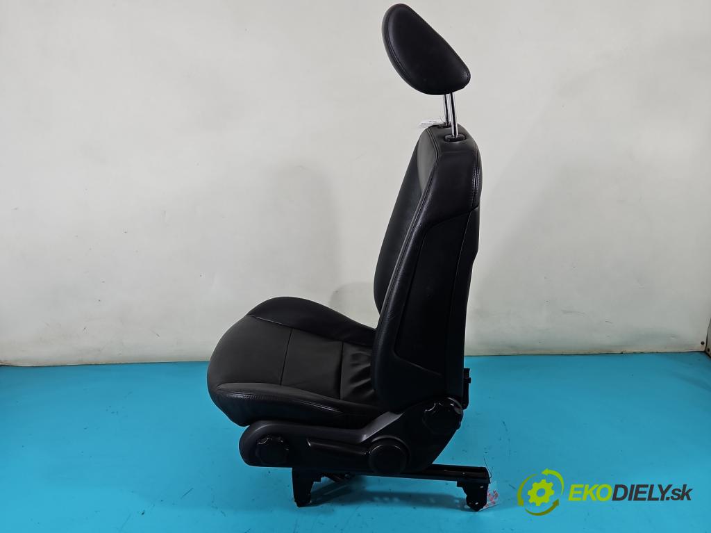 Mercedes A W169 2004-2012 2.0 cdi 140 HP automatic 103 kW 1992 cm3 5- Sedačka pravý  (Sedačky, sedadlá)