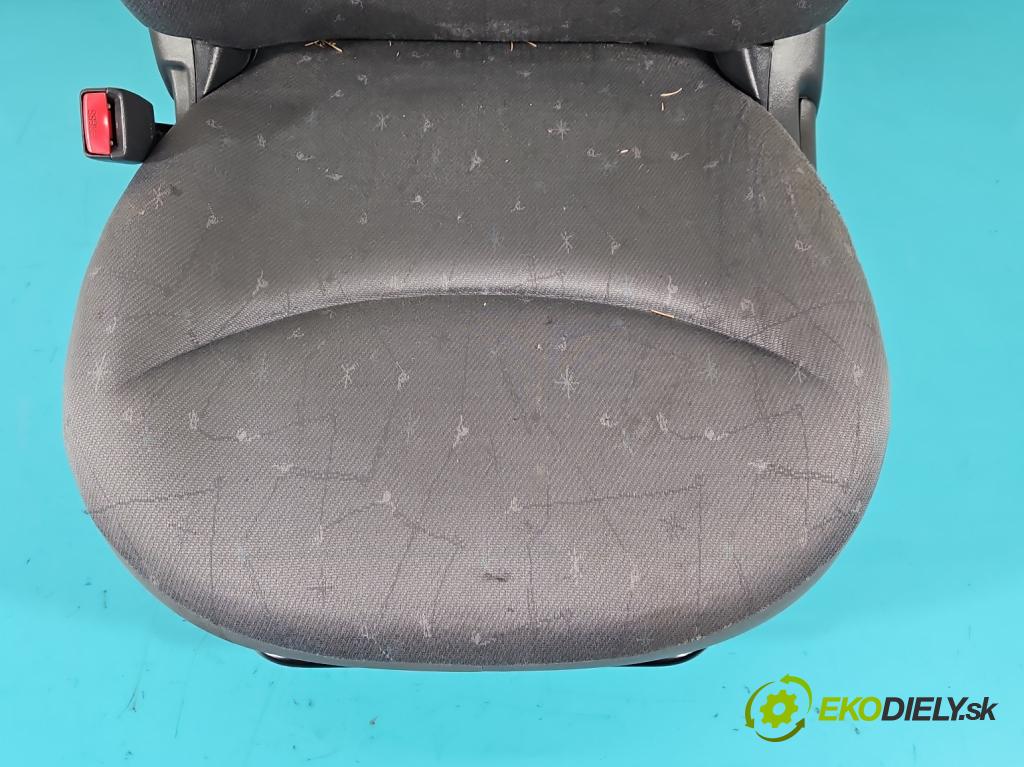 Toyota Yaris I 1999-2005 1.0 vvti 68 HP manual 50 kW 998 cm3 3- Sedačka ľavý  (Sedačky, sedadlá)