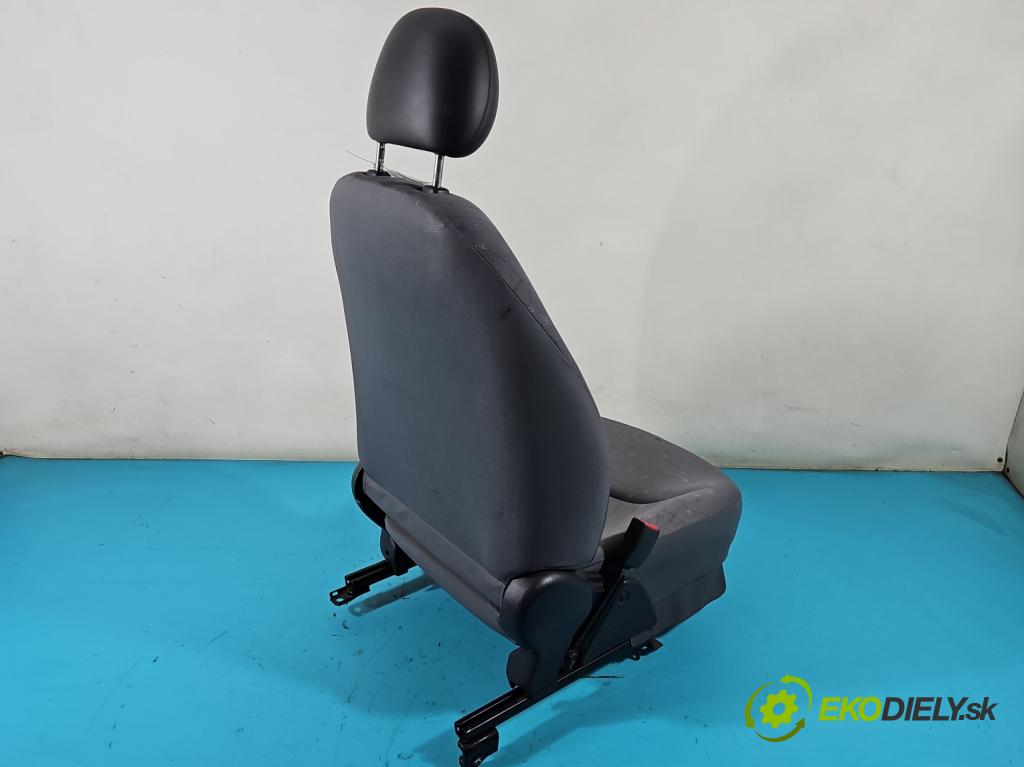 Toyota Yaris I 1999-2005 1.0 vvti 68 HP manual 50 kW 998 cm3 3- Sedačka ľavý  (Sedačky, sedadlá)