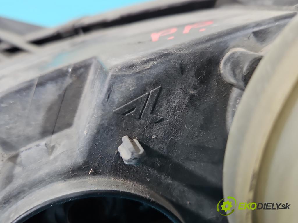 Mercedes A W169 2004-2012 2.0 cdi 140 HP automatic 103 kW 1992 cm3 5- Reflektor: pravý 0301197212 (Pravé)