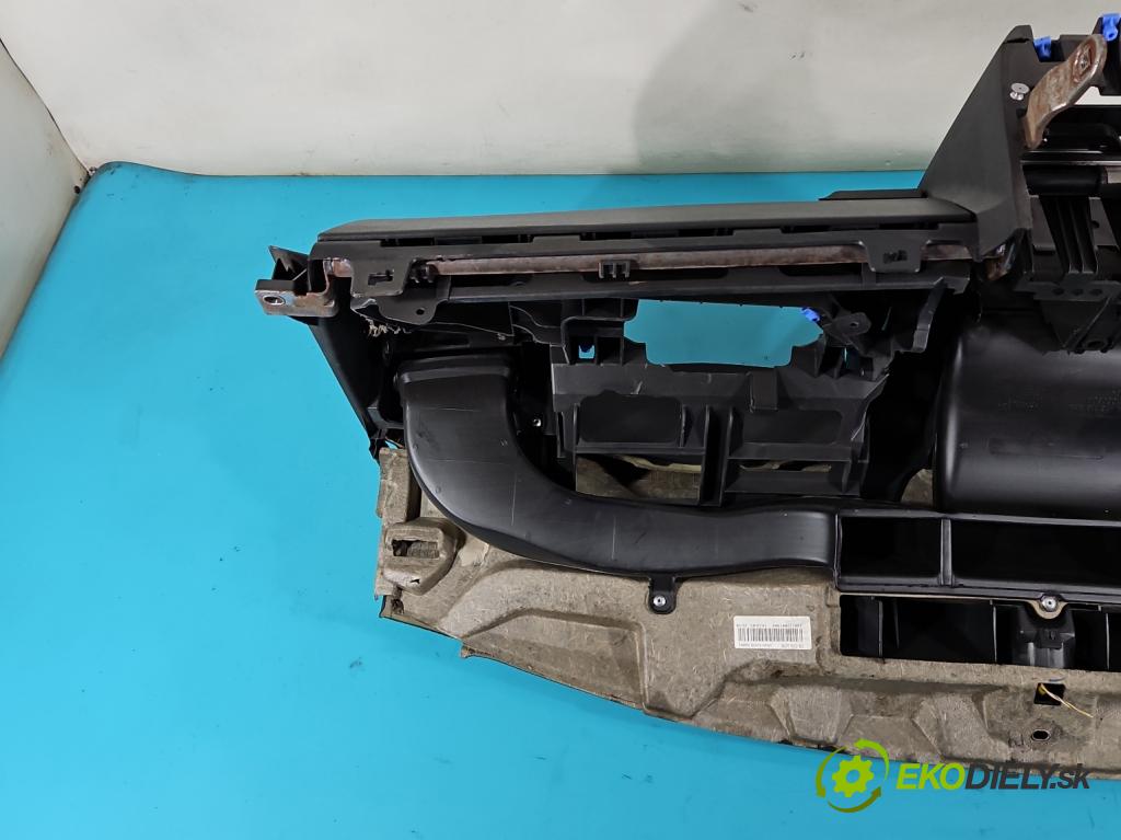 Opel Astra III 2004-2014 1.6 16V (Z16XEP) 105 HP manual 77 kW 1598 cm3 5- kokpit,pristrojová doska rozdeľovacia