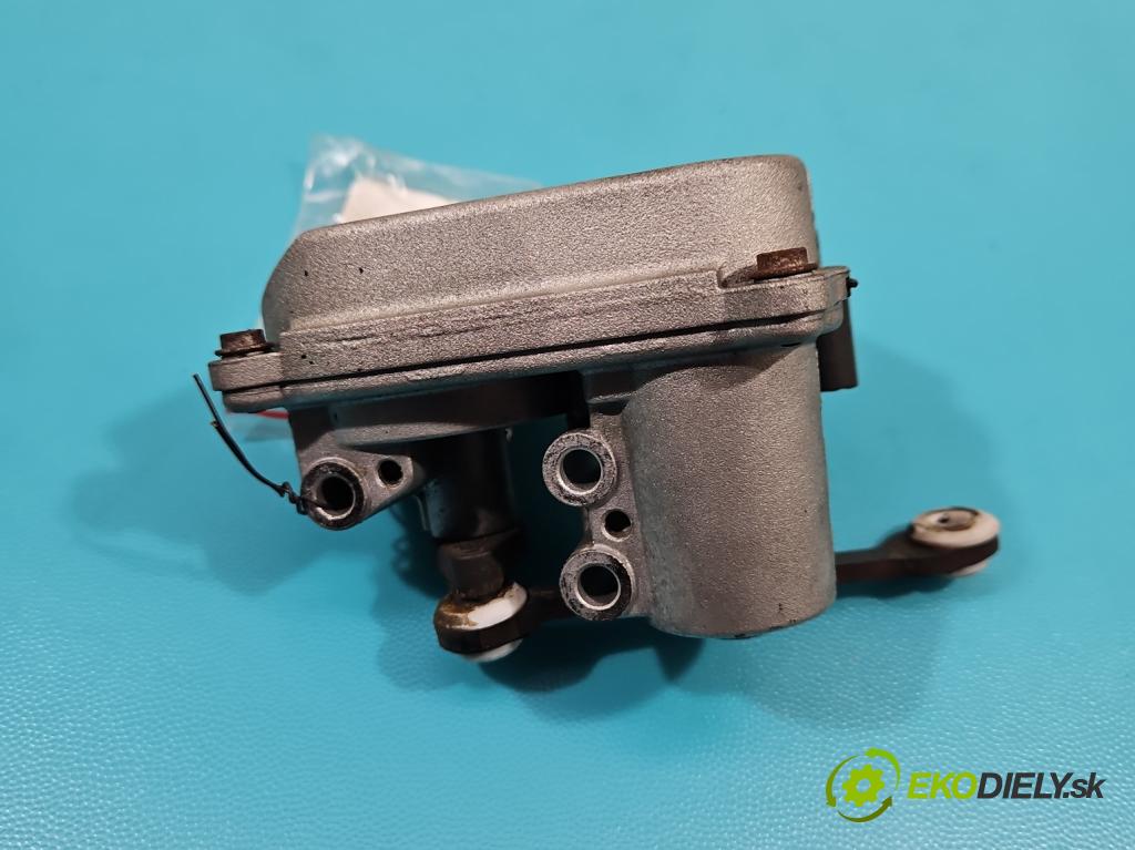 Audi A6 C6 2004-2011 2.7 TDI 179KM automatic 132 kW 2698 cm3 5- Ovladač: klapky: kolektora: A2C53308513 (Ostatní)