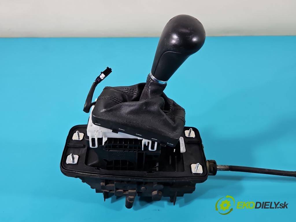 Audi A6 C6 2004-2011 2.7 TDI 179KM automatic 132 kW 2698 cm3 5- Páka: Změny: stupeň,rýchlosť  (Rýchlostné páky / kulisy)