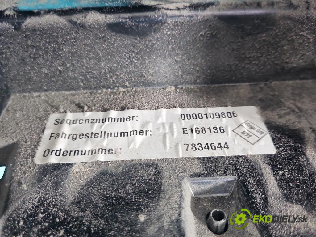 Bmw 1 E87 2004-2011 1.6 16V 122 HP manual 90 kW 1599 cm3 5- kokpit,pristrojová doska rozdeľovacia