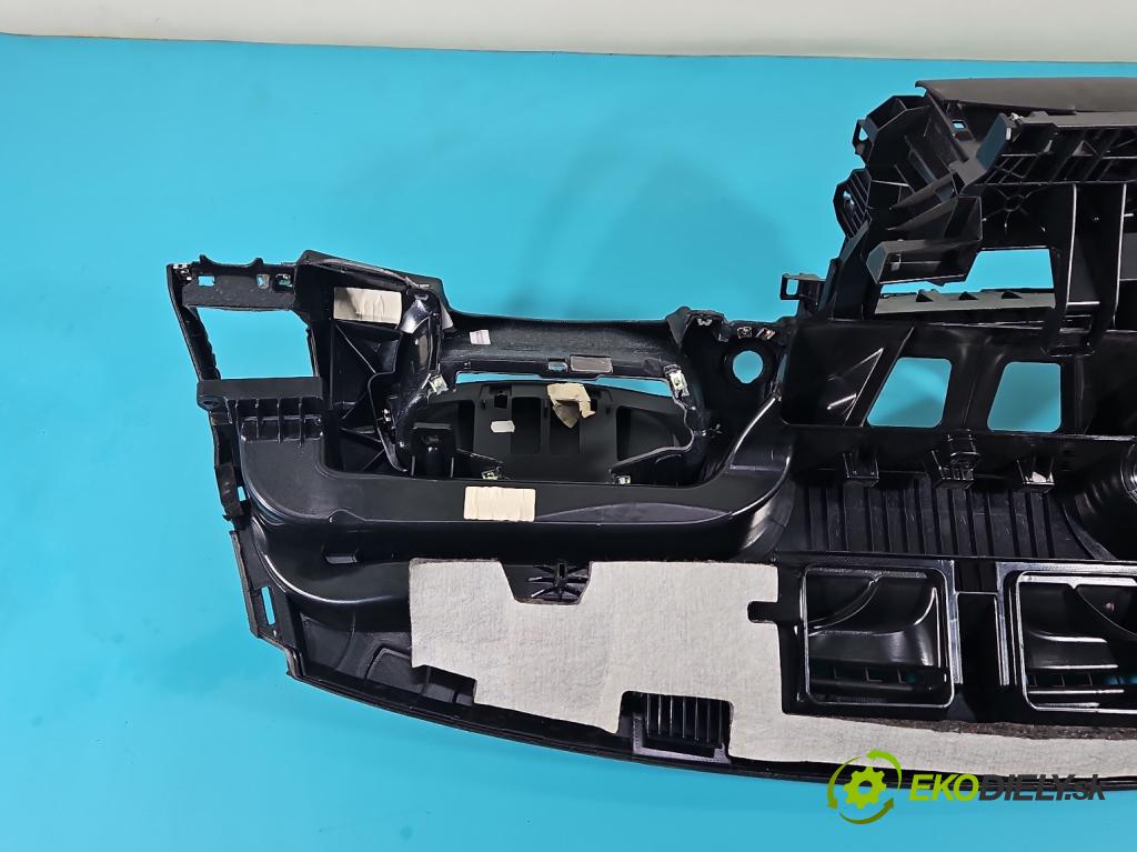 Bmw 1 E87 2004-2011 1.6 16V 122 HP manual 90 kW 1599 cm3 5- kokpit,pristrojová doska rozdeľovacia