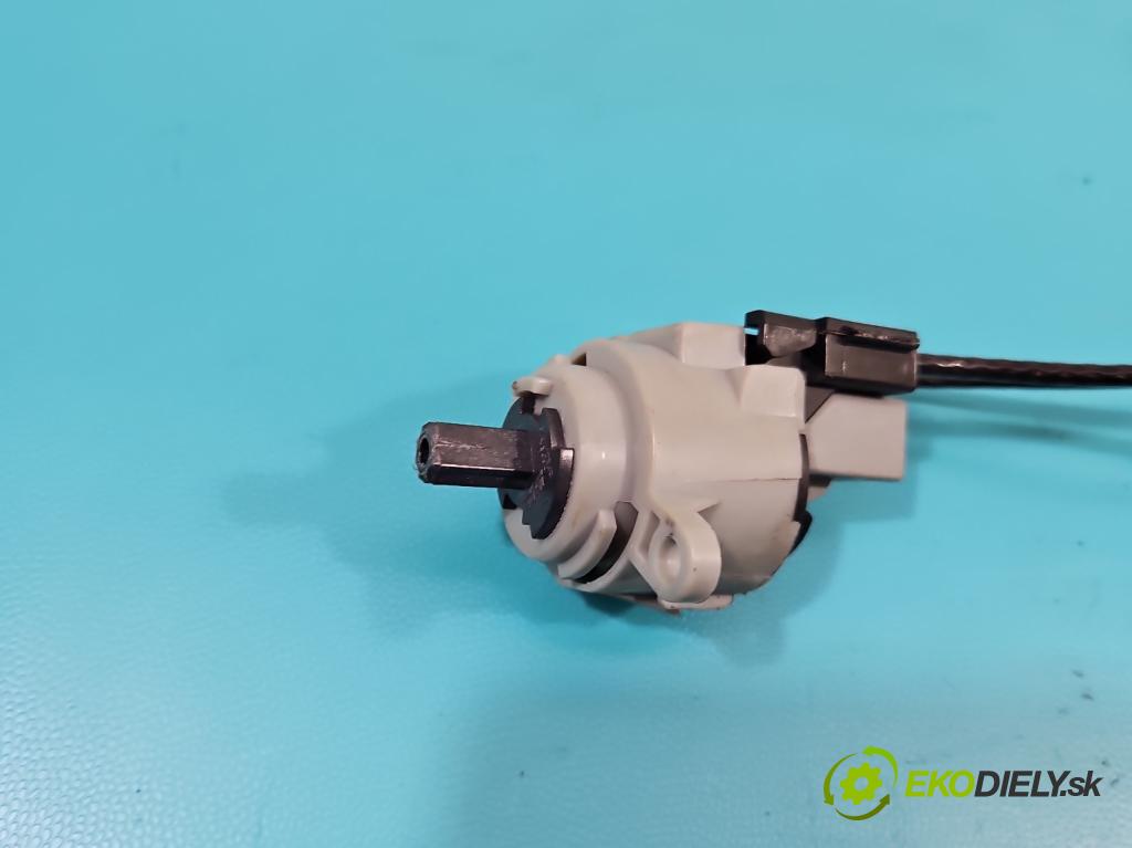 Ford Focus Mk1 1998-2004 1.8 tdci 116 HP manual 85 kW 1753 cm3 5- panel kúrenia 98AB-11503-AH