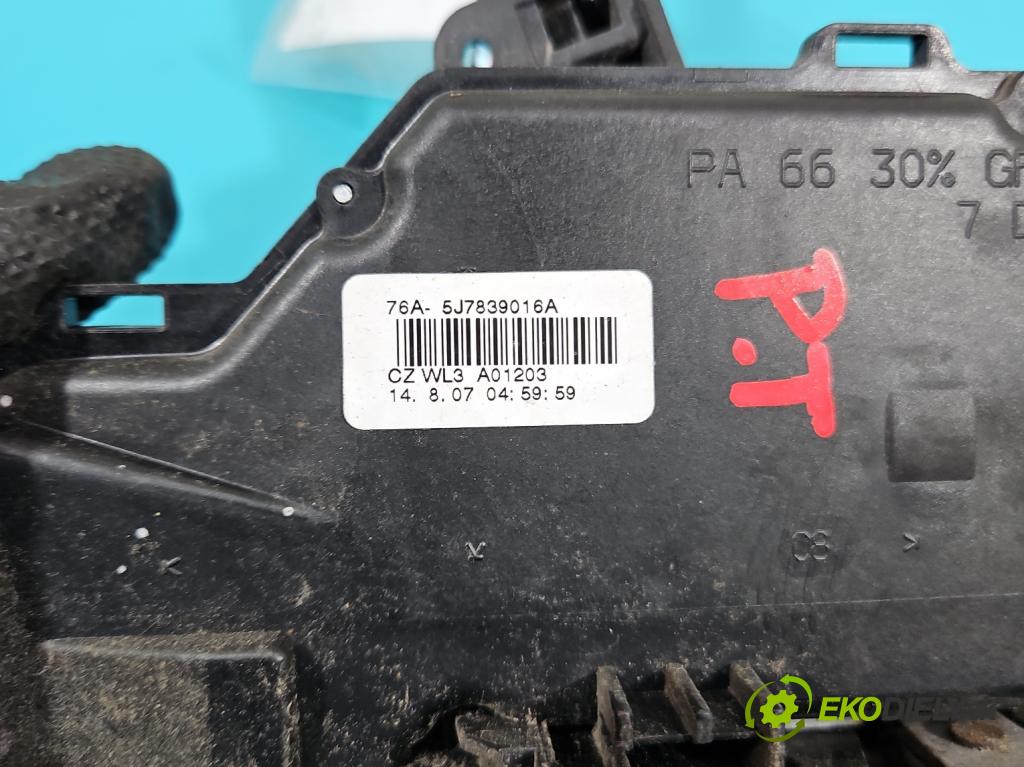 Skoda Roomster 1.9 TDI (BSW) 105 hp manual 77 kW 1896 cm3 5- zámek zadní pravý 5J7839016A