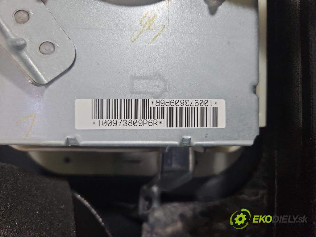 Toyota Verso 2009-2018 2.0 D4D 126 HP manual 93 kW 1998 cm3 5- kokpit,pristrojová doska rozdeľovacia