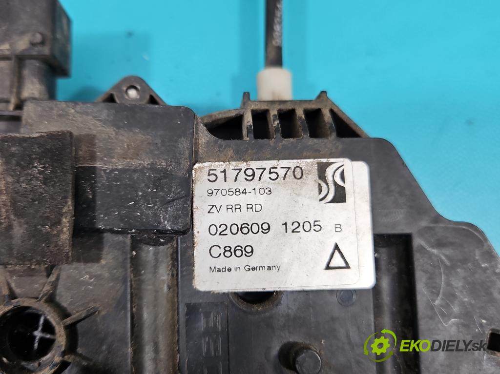 Fiat Punto Grande 1.4b: 95 hp manual 70 kW 1368 cm3 5- zámek zadní pravý 51797570