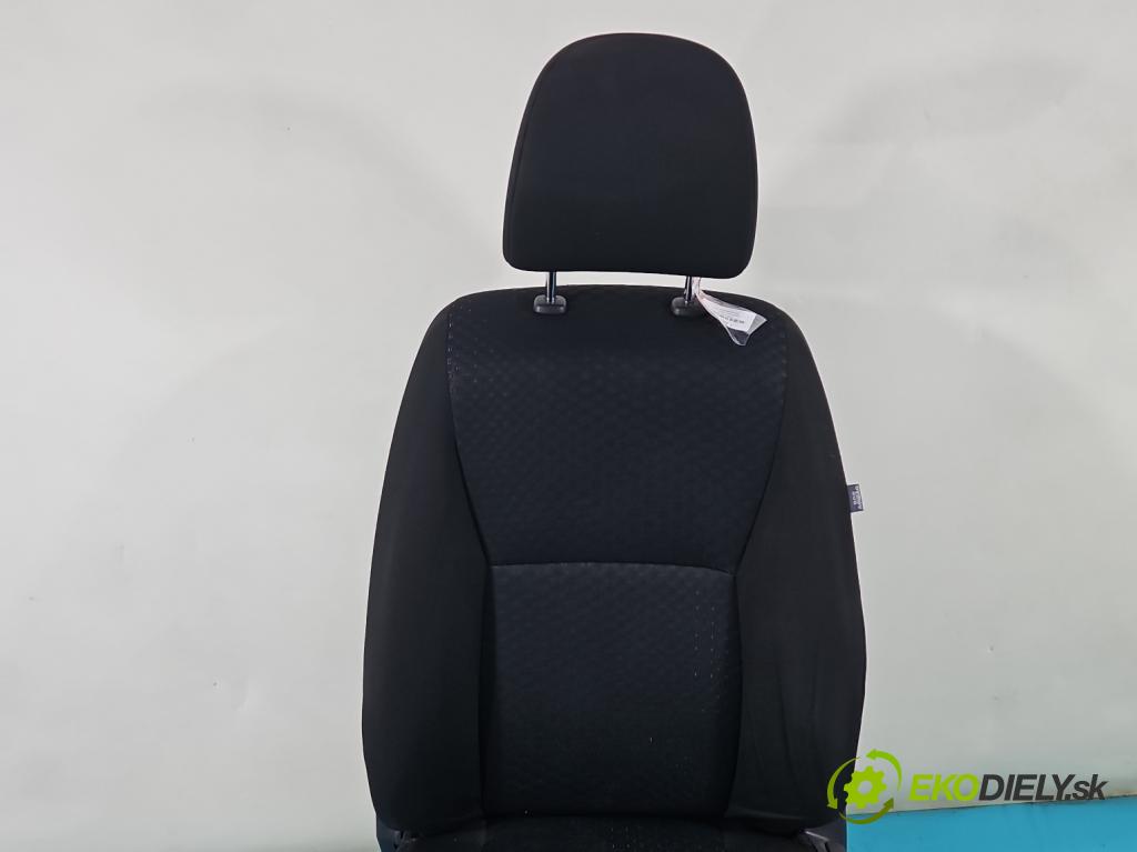 Toyota Verso 2009-2018 2.0 D4D 126 HP manual 93 kW 1998 cm3 5- Sedačka ľavý  (Sedačky, sedadlá)