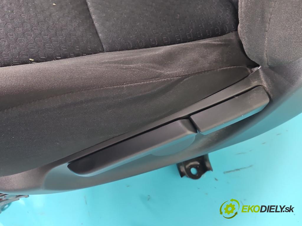 Toyota Verso 2009-2018 2.0 D4D 126 HP manual 93 kW 1998 cm3 5- Sedačka ľavý  (Sedačky, sedadlá)