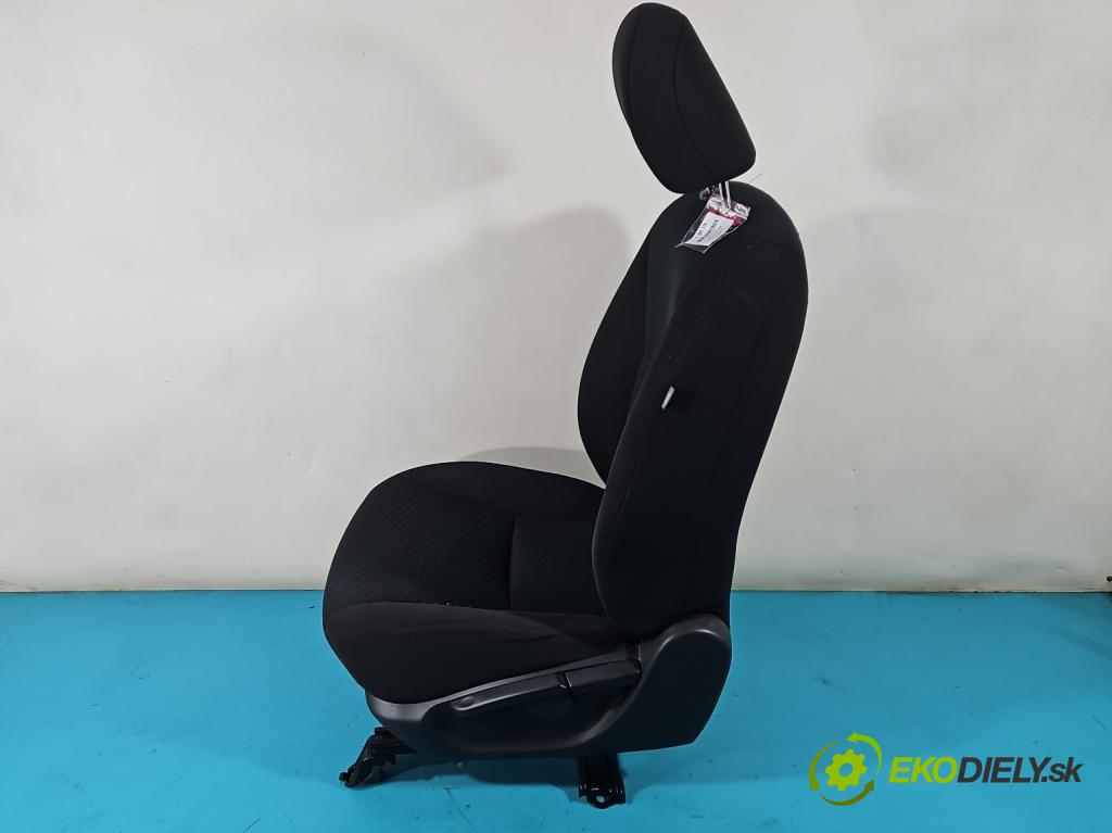Toyota Verso 2009-2018 2.0 D4D 126 HP manual 93 kW 1998 cm3 5- Sedačka ľavý  (Sedačky, sedadlá)