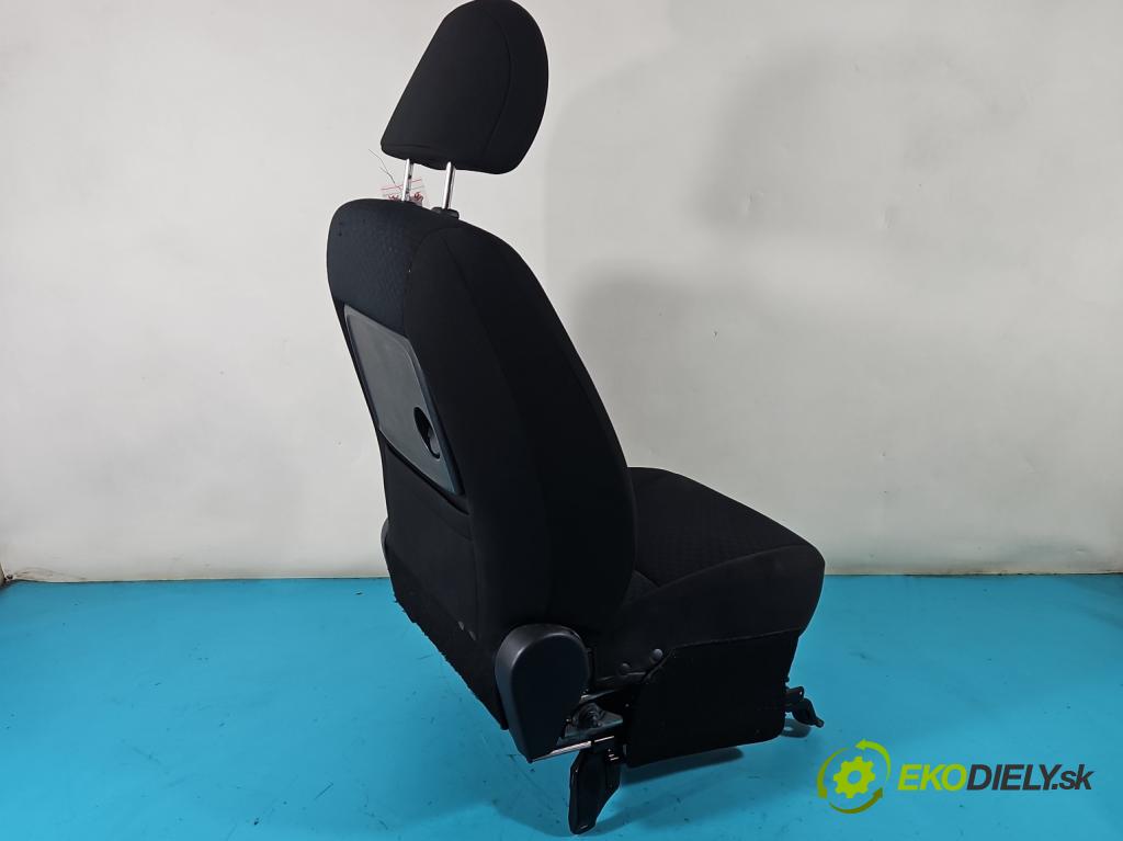 Toyota Verso 2009-2018 2.0 D4D 126 HP manual 93 kW 1998 cm3 5- Sedačka ľavý  (Sedačky, sedadlá)