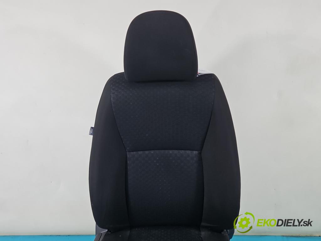 Toyota Verso 2009-2018 2.0 D4D 126 HP manual 93 kW 1998 cm3 5- Sedačka pravý  (Sedačky, sedadlá)