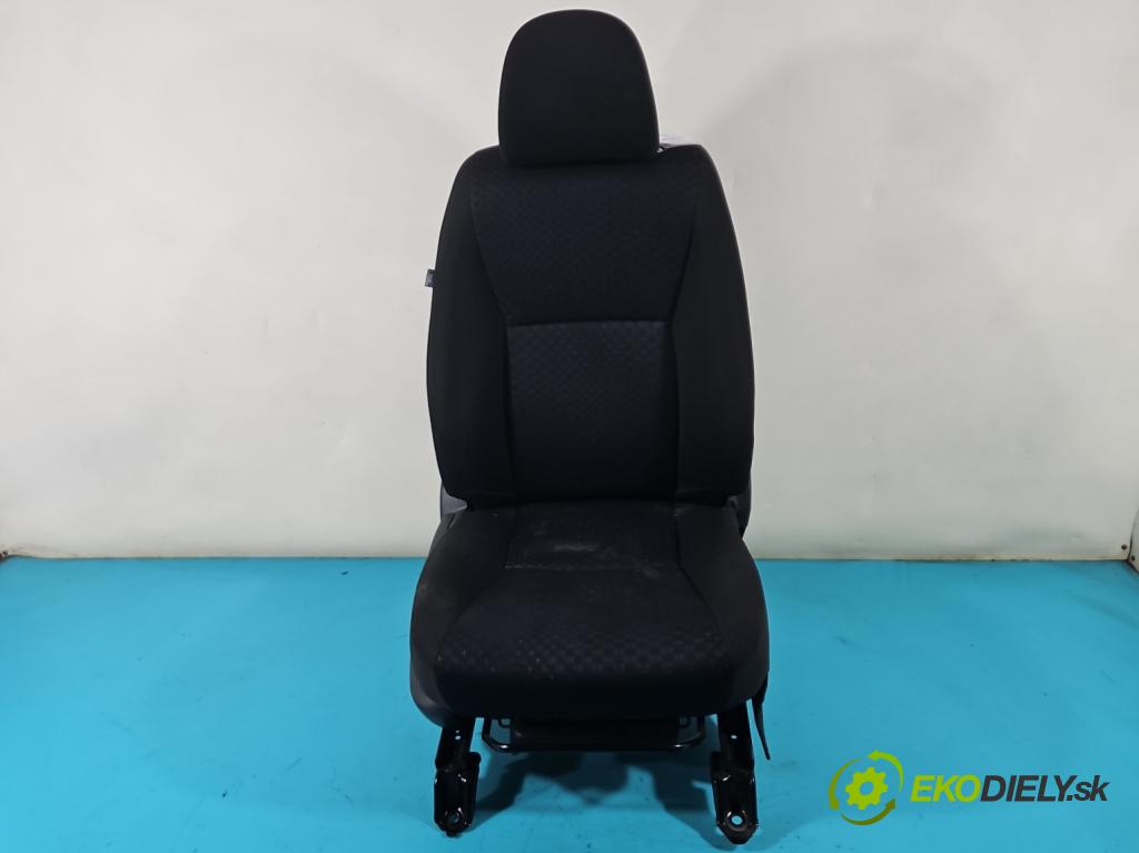 Toyota Verso 2009-2018 2.0 D4D 126 HP manual 93 kW 1998 cm3 5- Sedačka pravý  (Sedačky, sedadlá)