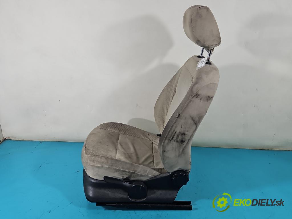 Skoda Roomster 1.9 TDI (BSW) 105 HP manual 77 kW 1896 cm3 5- Sedačka ľavý  (Sedačky, sedadlá)