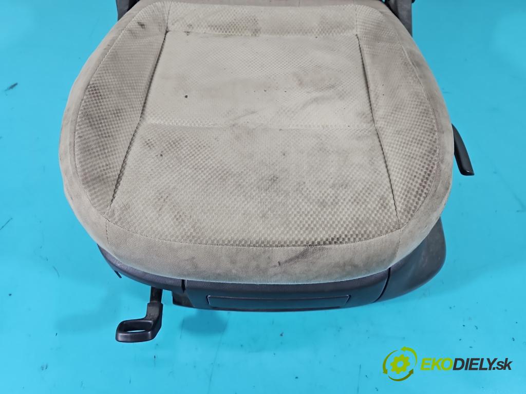 Skoda Roomster 1.9 TDI (BSW) 105 HP manual 77 kW 1896 cm3 5- Sedačka ľavý  (Sedačky, sedadlá)