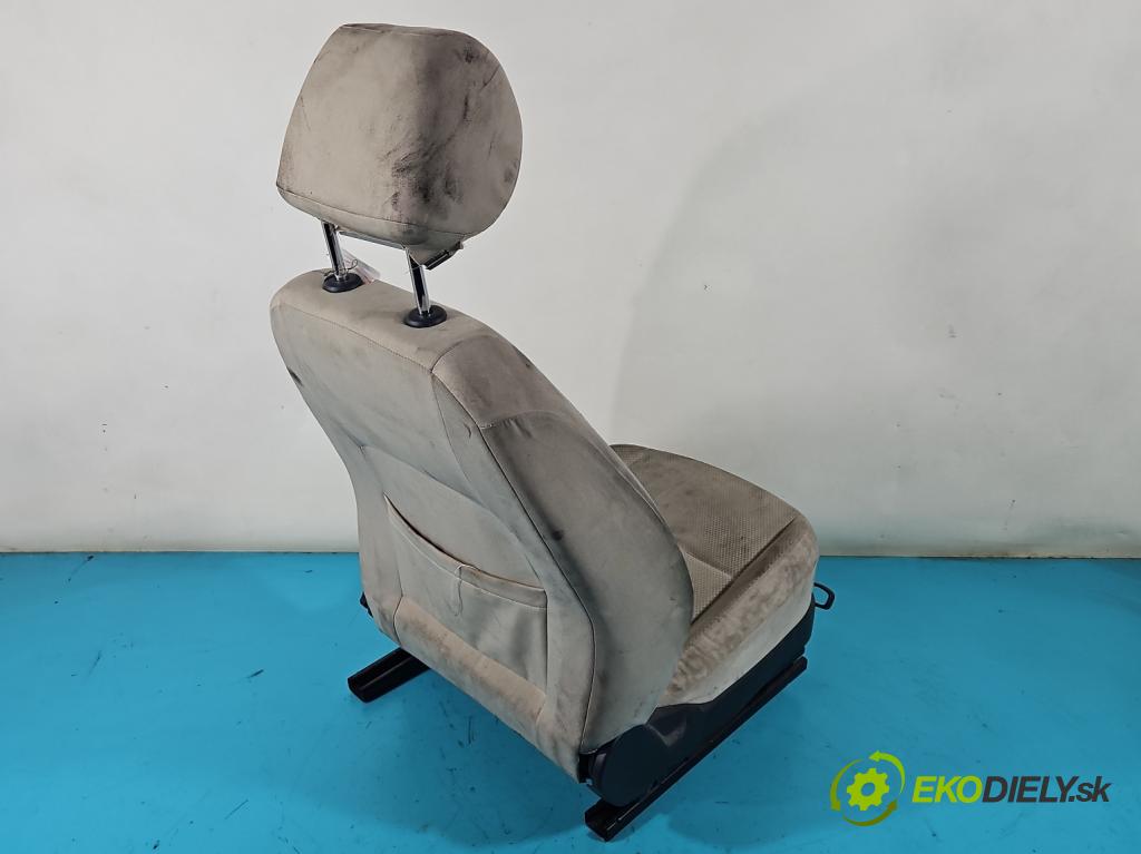 Skoda Roomster 1.9 TDI (BSW) 105 HP manual 77 kW 1896 cm3 5- Sedačka ľavý  (Sedačky, sedadlá)