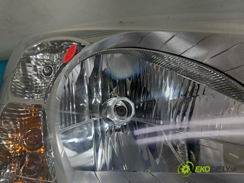 Peugeot Partner II 2008-2018 1.6 hdi 90 HP manual 66 kW 1560 cm3 5- Reflektor: pravý 89318005 (Pravé)