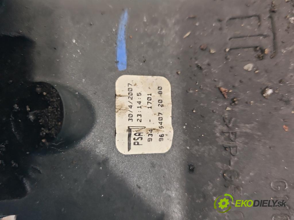 Peugeot 207 1.4 16V 88 HP manual 65 kW 1360 cm3 5- Páka: Změny: stupeň,rýchlosť 9654072080 (Rýchlostné páky / kulisy)