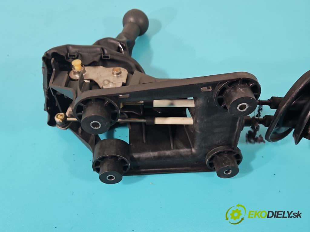 Peugeot 207 1.4 16V 88 HP manual 65 kW 1360 cm3 5- Páka: Změny: stupeň,rýchlosť 9654072080 (Rýchlostné páky / kulisy)