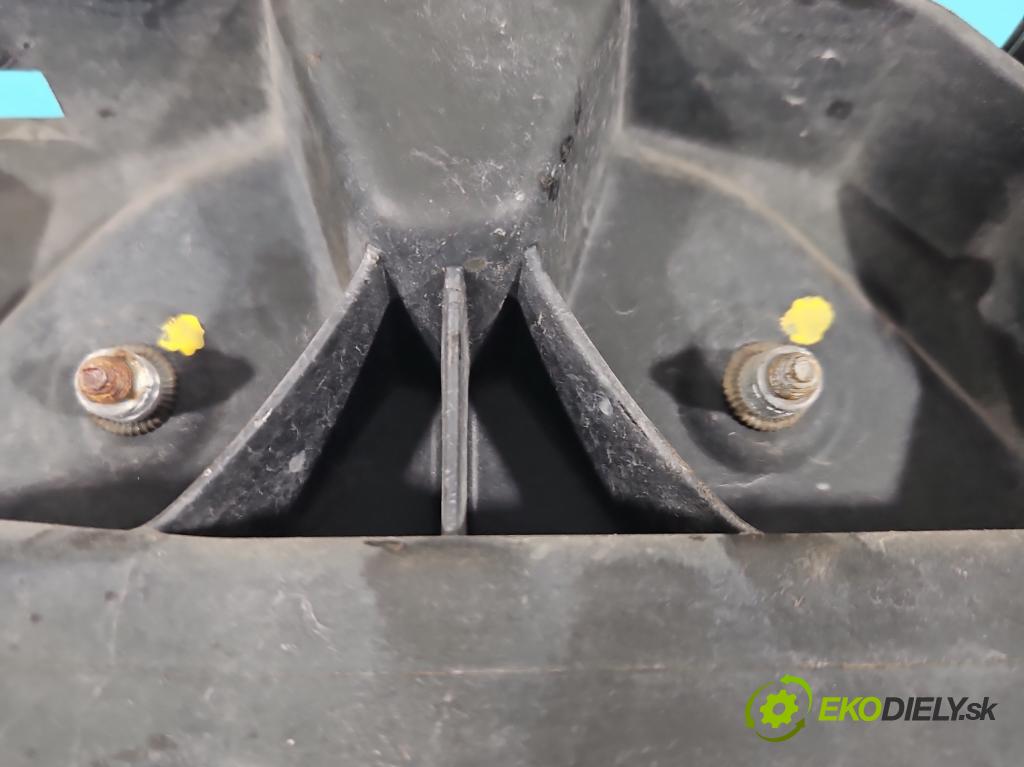 Peugeot 207 1.4 16V 88 hp manual 65 kW 1360 cm3 5- stěna přední  (Výztuhy přední)