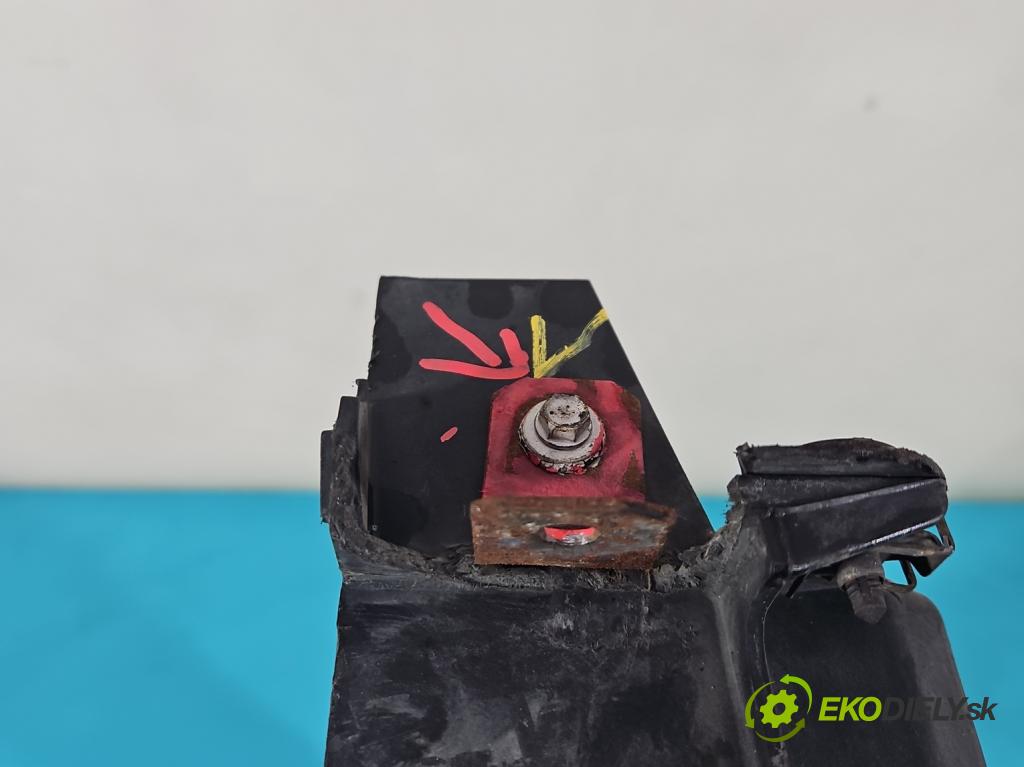 Peugeot 207 1.4 16V 88 hp manual 65 kW 1360 cm3 5- stěna přední  (Výztuhy přední)