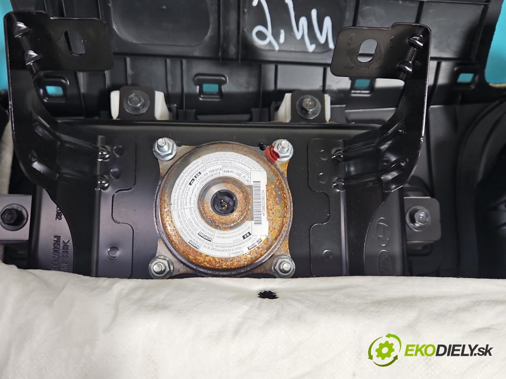 Kia Sportage III 2010-2015 1.7 crdi 116 HP manual 85 kW 1685 cm3 5- kokpit,pristrojová doska rozdeľovacia