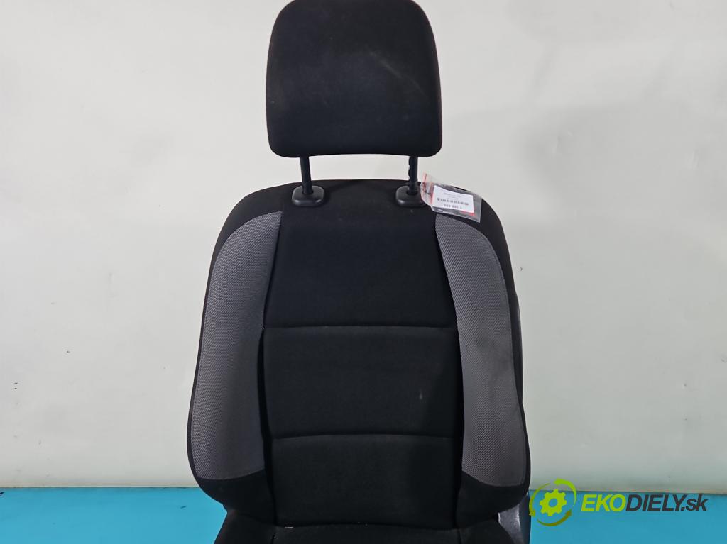 Peugeot 207 1.4 16V 88 HP manual 65 kW 1360 cm3 5- Sedačka ľavý  (Sedačky, sedadlá)