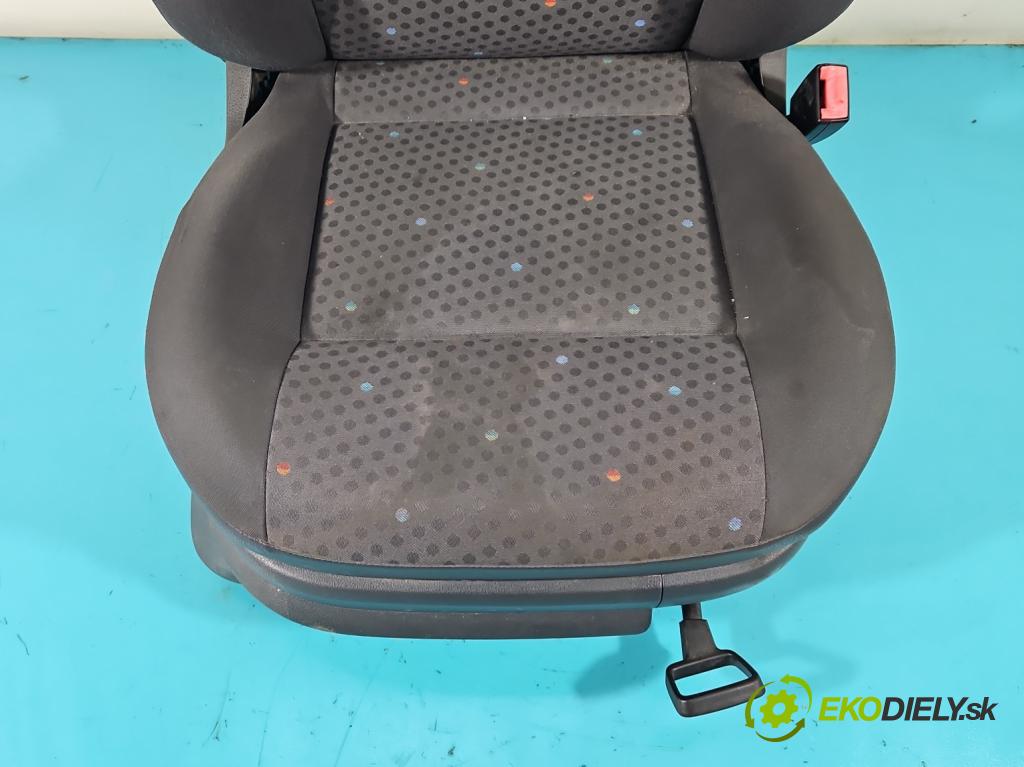 Vw Polo IV 9N 2001-2009 1.2 12V 64 HP manual 47 kW 1198 cm3 3- Sedačka pravý  (Sedačky, sedadlá)