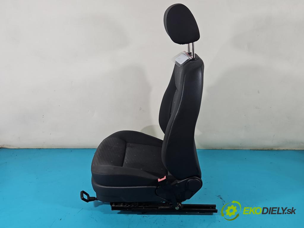 Vw Polo IV 9N 2001-2009 1.2 12V 64 HP manual 47 kW 1198 cm3 3- Sedačka pravý  (Sedačky, sedadlá)