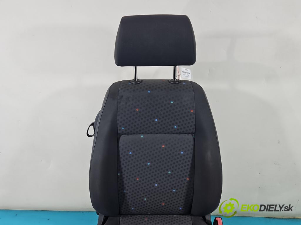 Vw Polo IV 9N 2001-2009 1.2 12V 64 HP manual 47 kW 1198 cm3 3- Sedačka pravý  (Sedačky, sedadlá)