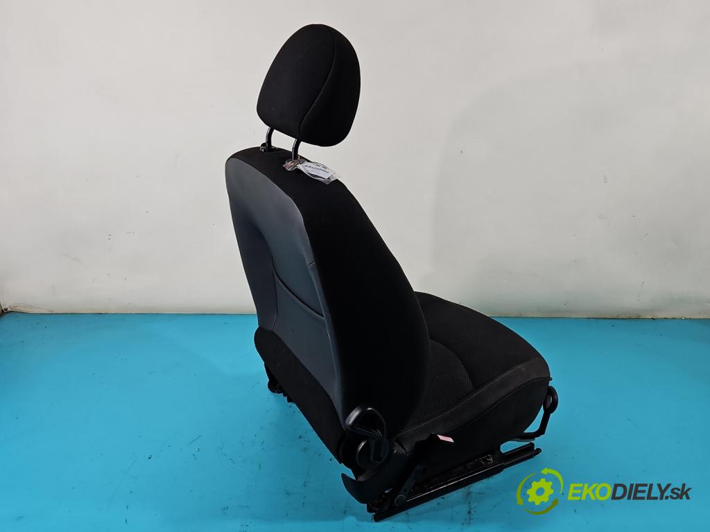 Peugeot 206 1.1 60 HP manual 44 kW 1124 cm3 3- Sedačka ľavý  (Sedačky, sedadlá)