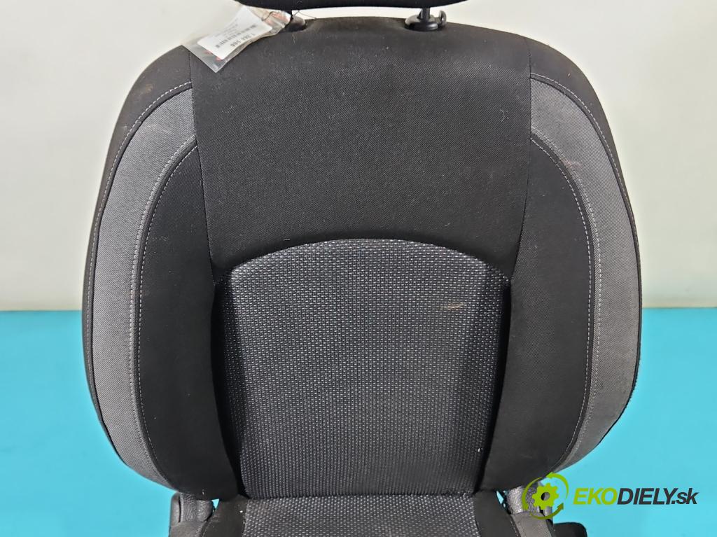 Peugeot 206 1.1 60 HP manual 44 kW 1124 cm3 3- Sedačka ľavý  (Sedačky, sedadlá)