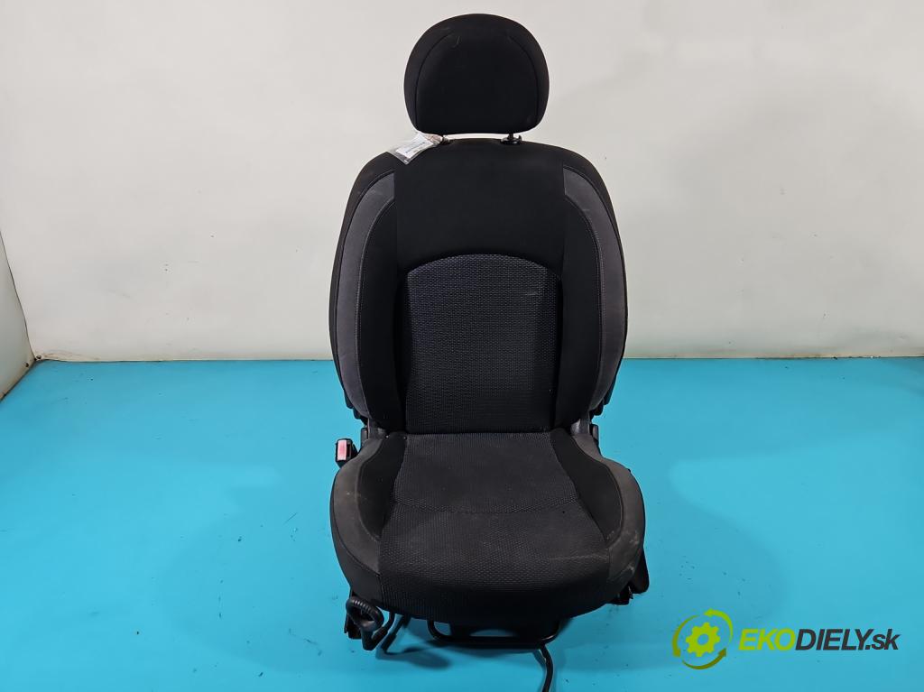 Peugeot 206 1.1 60 HP manual 44 kW 1124 cm3 3- Sedačka ľavý  (Sedačky, sedadlá)