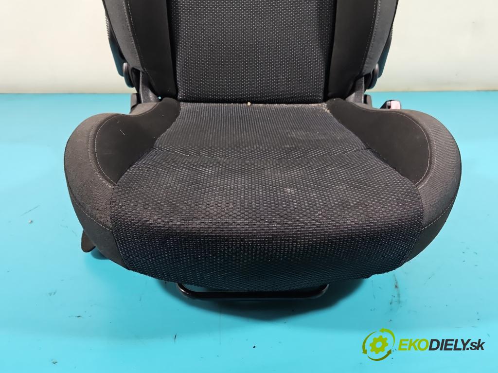 Peugeot 206 1.1 60 HP manual 44 kW 1124 cm3 3- Sedačka pravý  (Sedačky, sedadlá)
