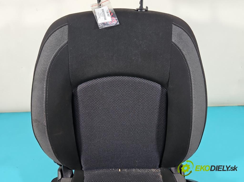 Peugeot 206 1.1 60 HP manual 44 kW 1124 cm3 3- Sedačka pravý  (Sedačky, sedadlá)