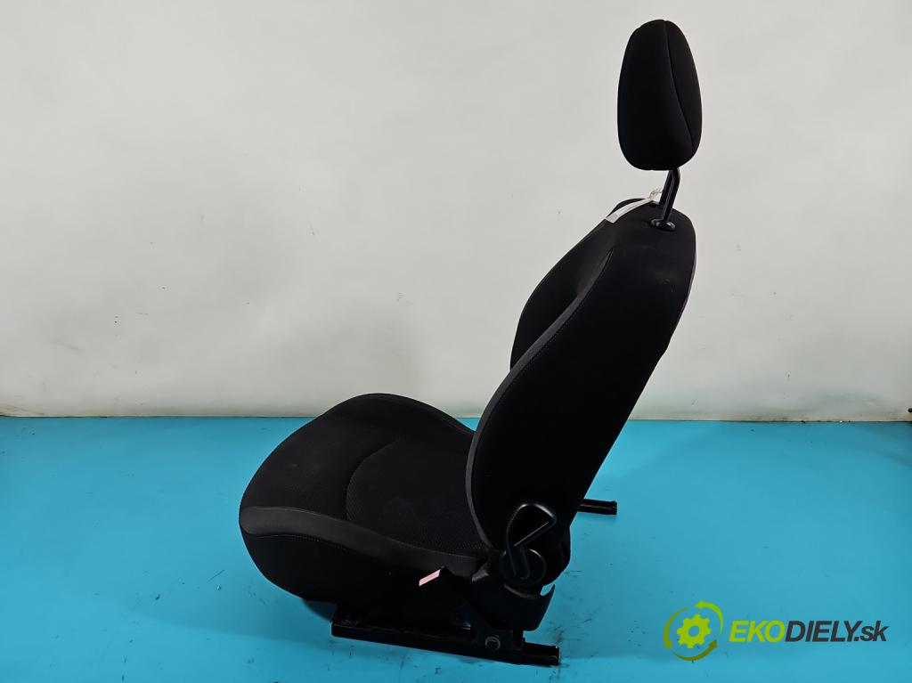 Peugeot 206 1.1 60 HP manual 44 kW 1124 cm3 3- Sedačka pravý  (Sedačky, sedadlá)