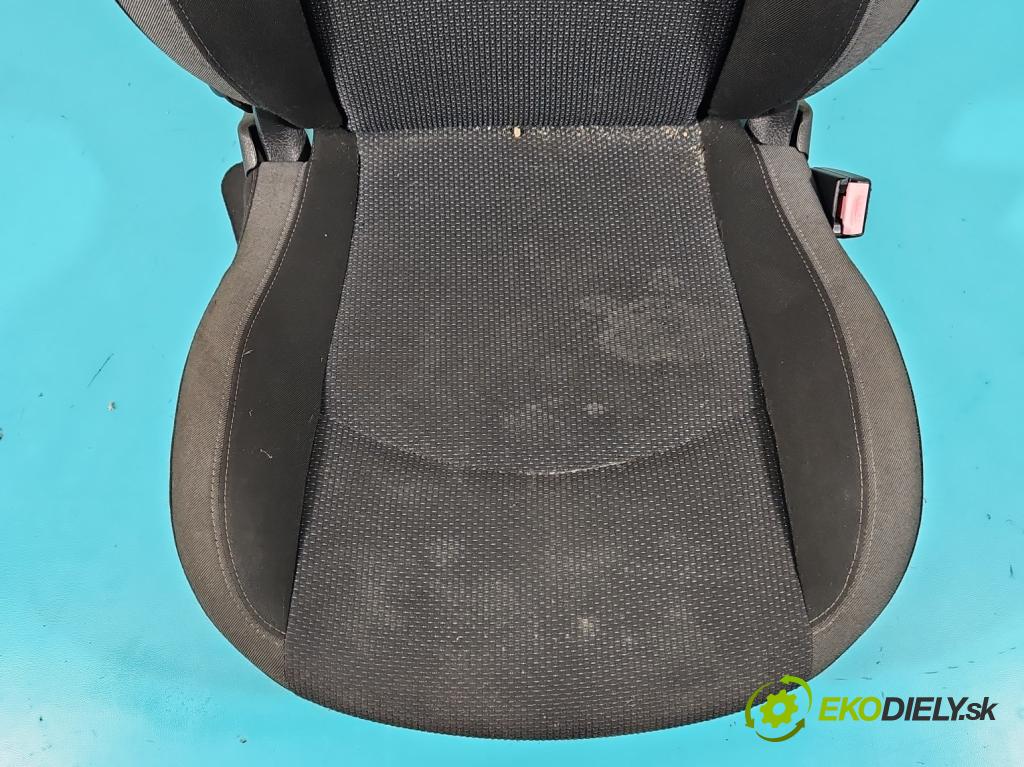 Peugeot 206 1.1 60 HP manual 44 kW 1124 cm3 3- Sedačka pravý  (Sedačky, sedadlá)